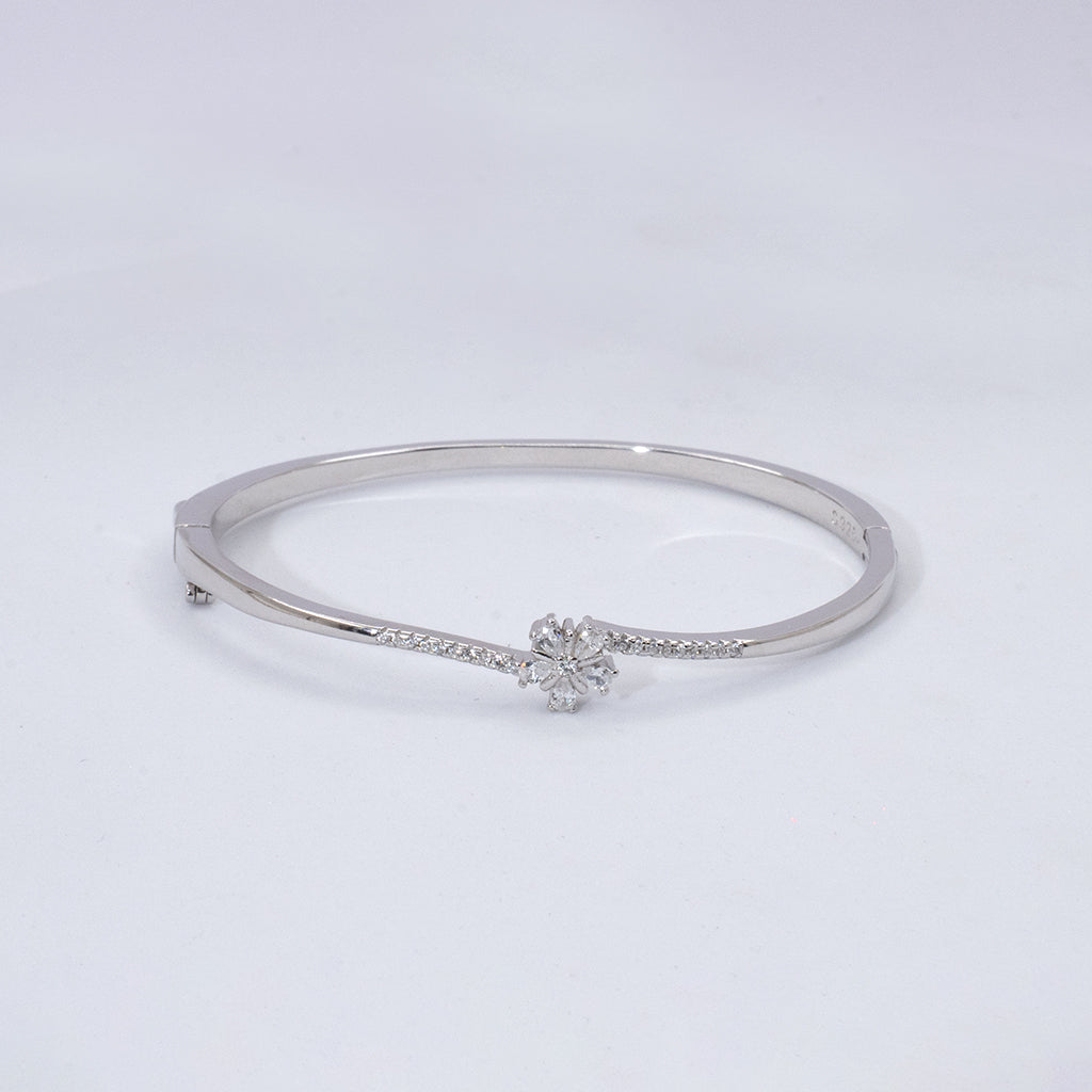 Delicately Crafted Flower with Diamonds Studded in Silver Bracelet