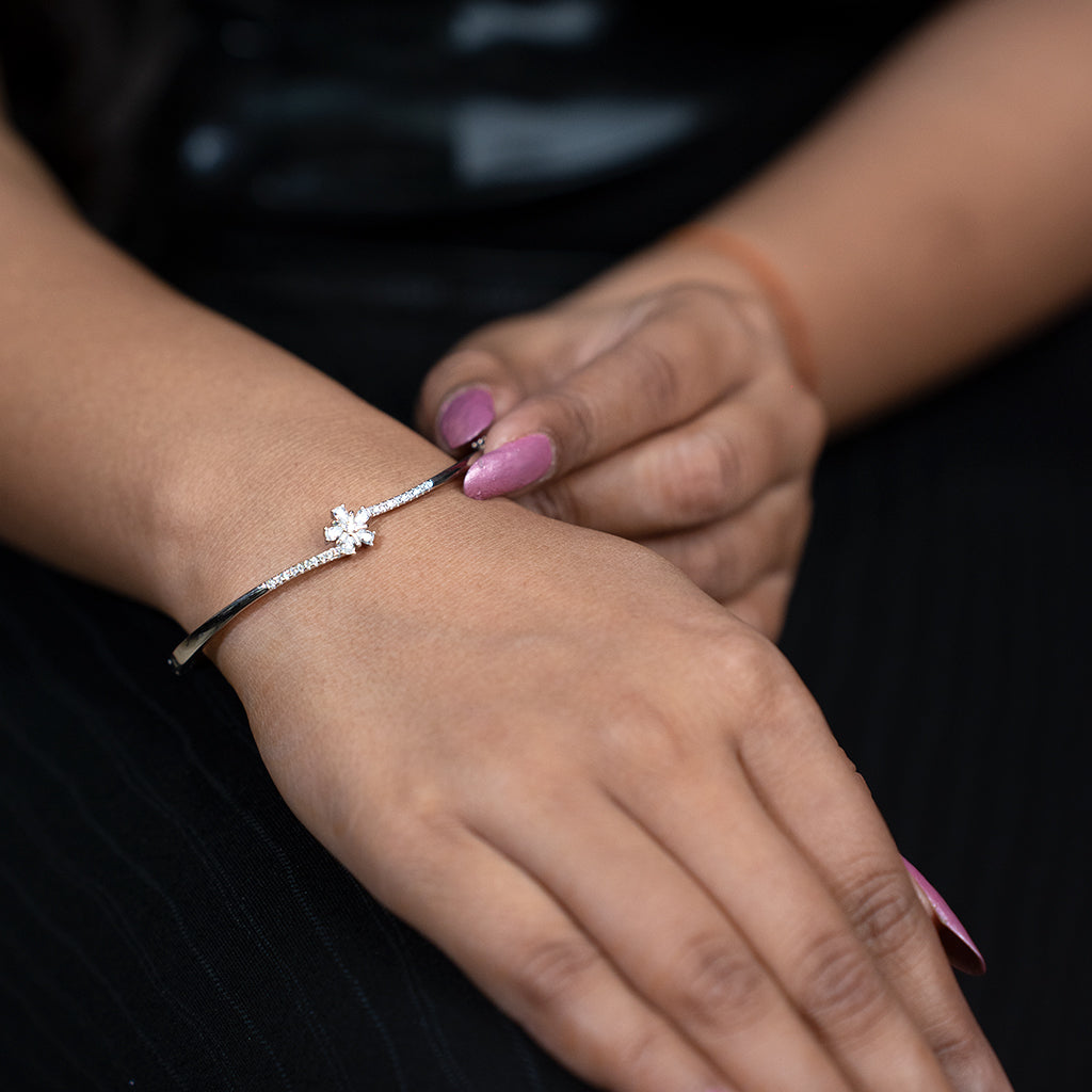 Delicately Crafted Flower with Diamonds Studded in Silver Bracelet