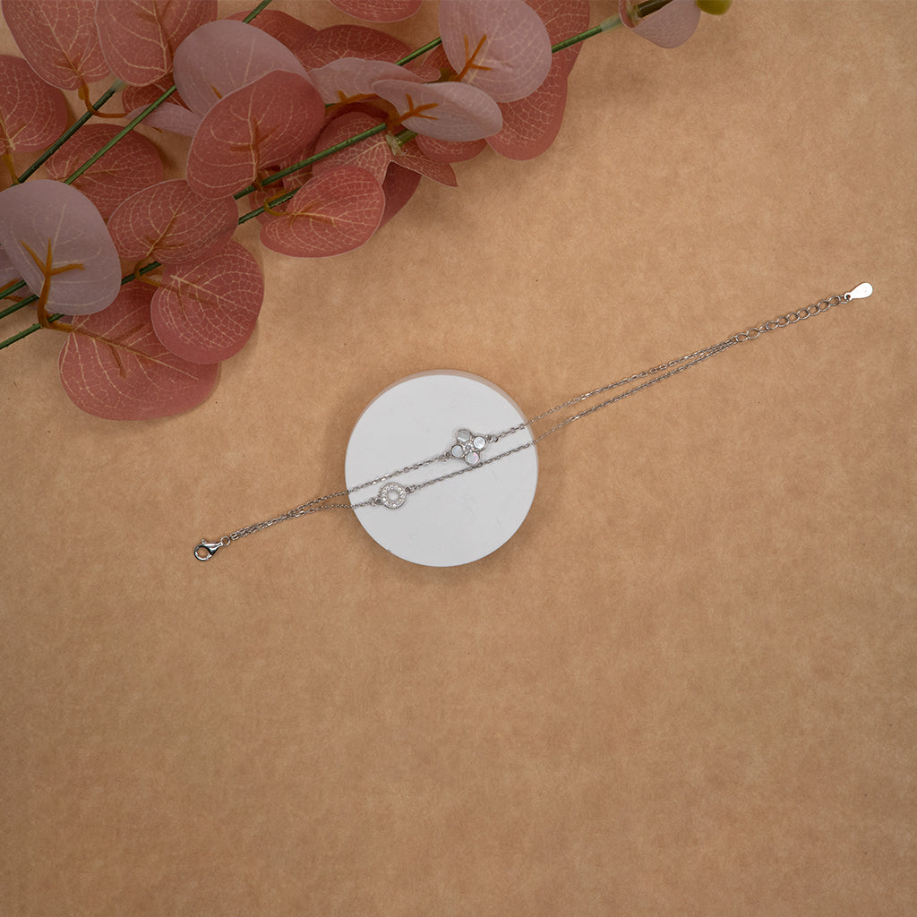 Clove Shaped Silver Bracelet With Mother Of Pearl
