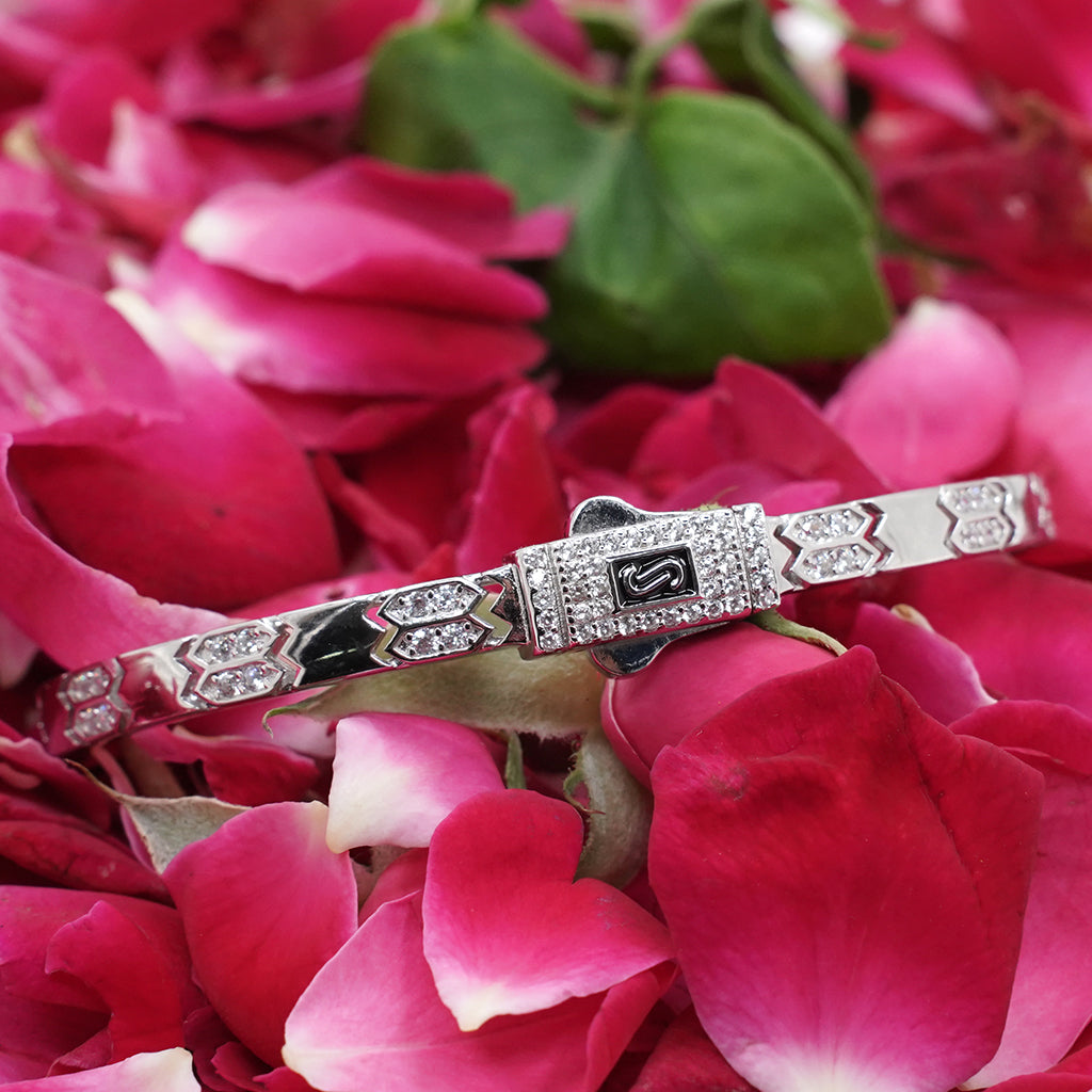 Silver Bracelet Encrusted With Dazzling Diamonds