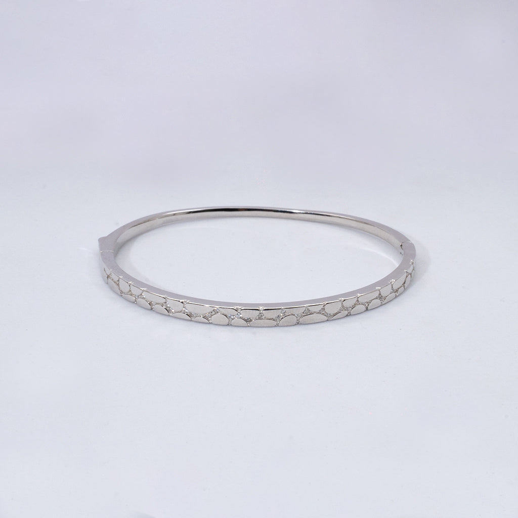 Sleek Designed with Graceful Finish Delicate Silver Bracelet