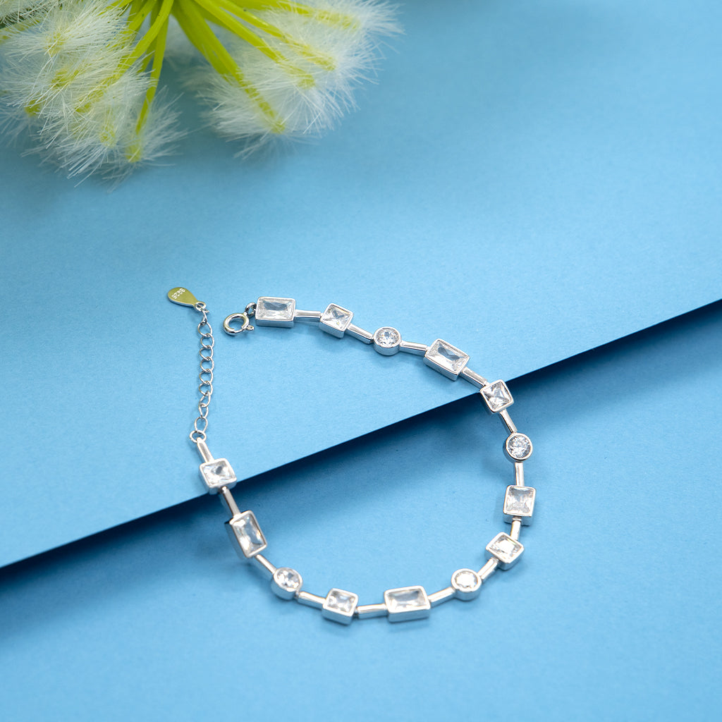 Sleek Rectangular Designed Silver Bracelet Adorned With Round Diamonds