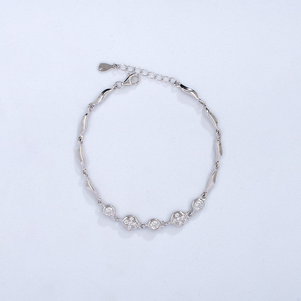 Silver Bracelet With Shimmering Diamonds