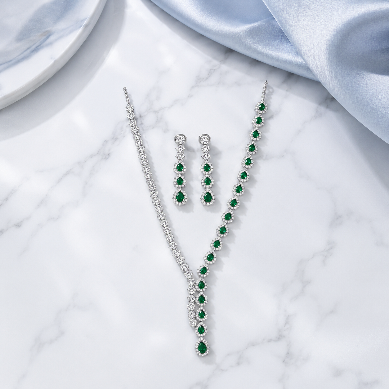 Emerald Gleam Necklace