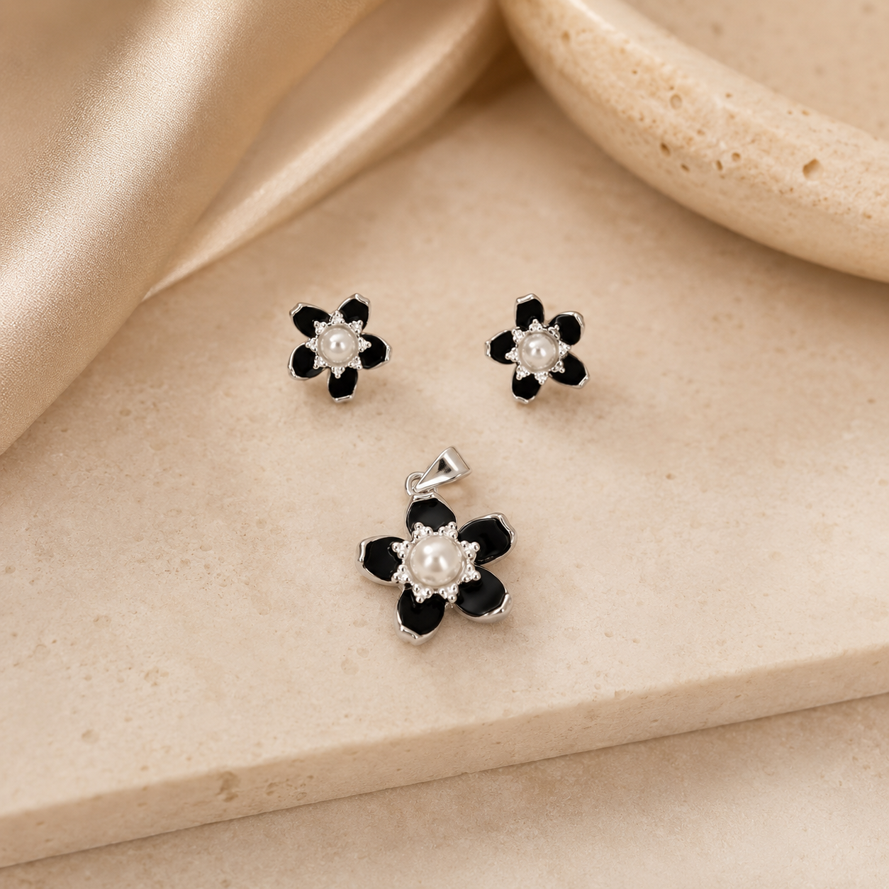 Onyx Flower Pendant Set