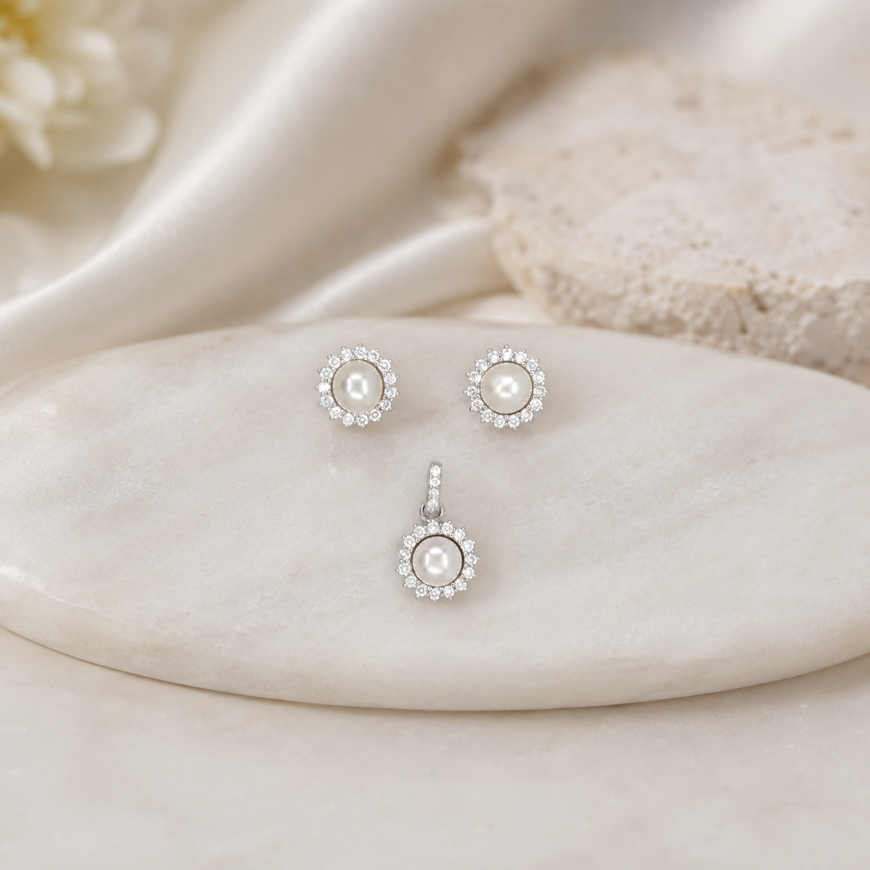Pearl Glow Pendant Set