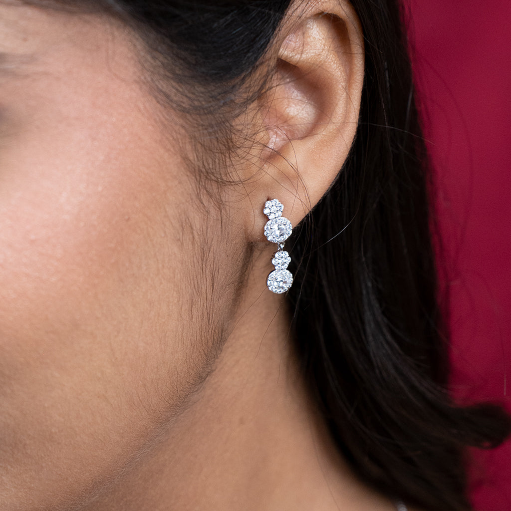 Delicate Silver Necklace with Oval Shaped Diamond at the center