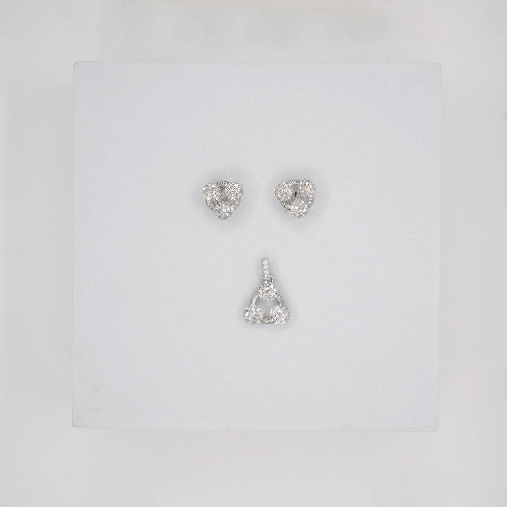 Round Cut Diamonds Studded in Silver Pendant Set