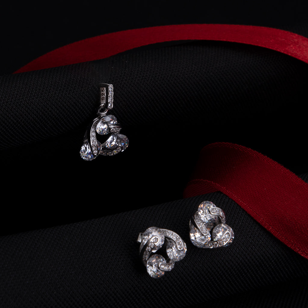 Round Cut Diamonds Studded in Silver Pendant Set