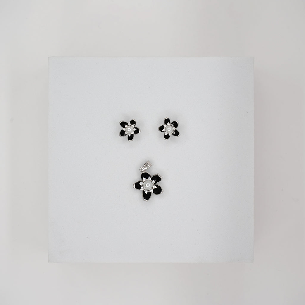 Silver Flower Designed Pendant Set with Black Stones