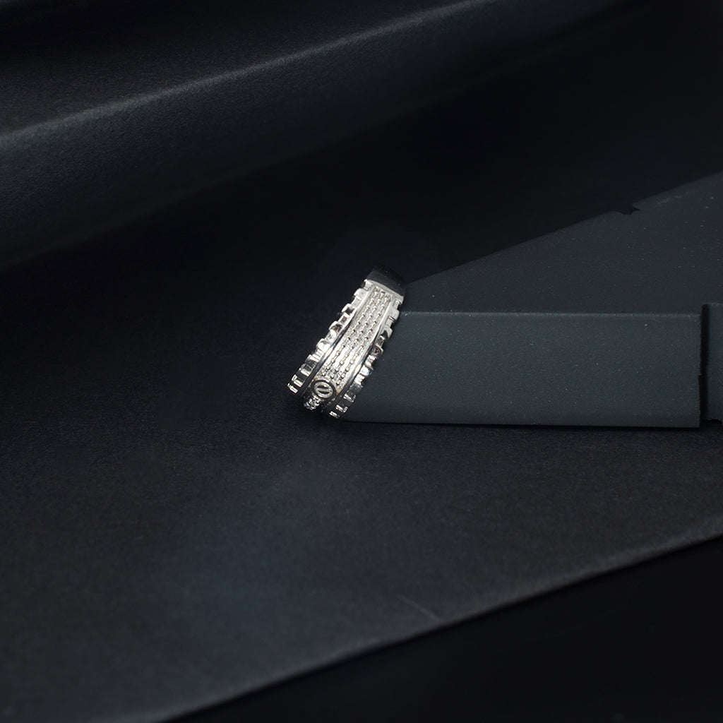 Silver Ring featuring Artistic Details & Small Diamond