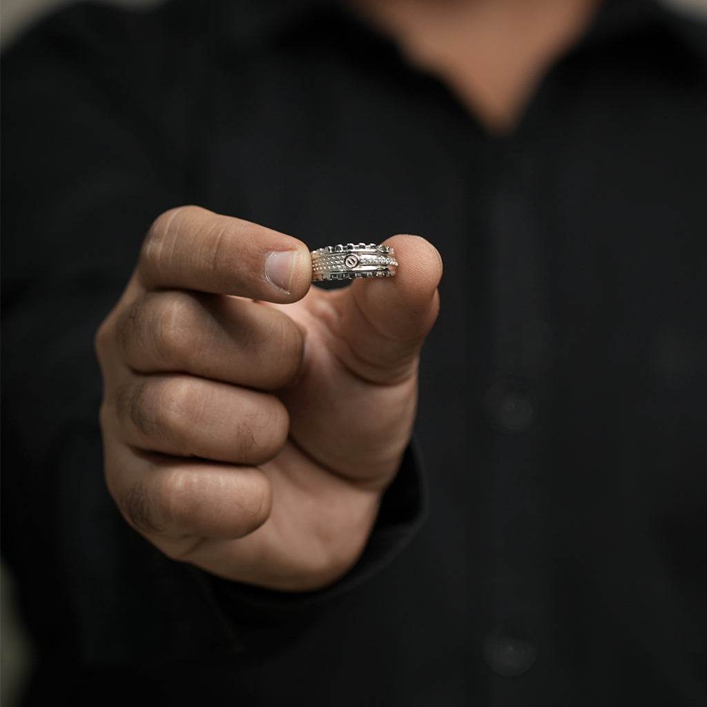 Silver Ring featuring Artistic Details & Small Diamond