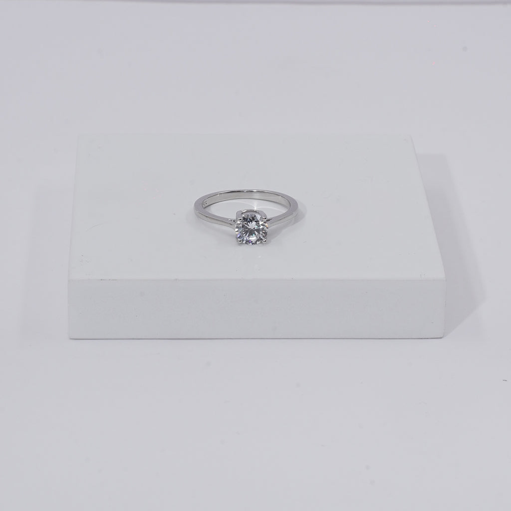 Silver Ring featuring Radiant Centerpiece for Everyday look