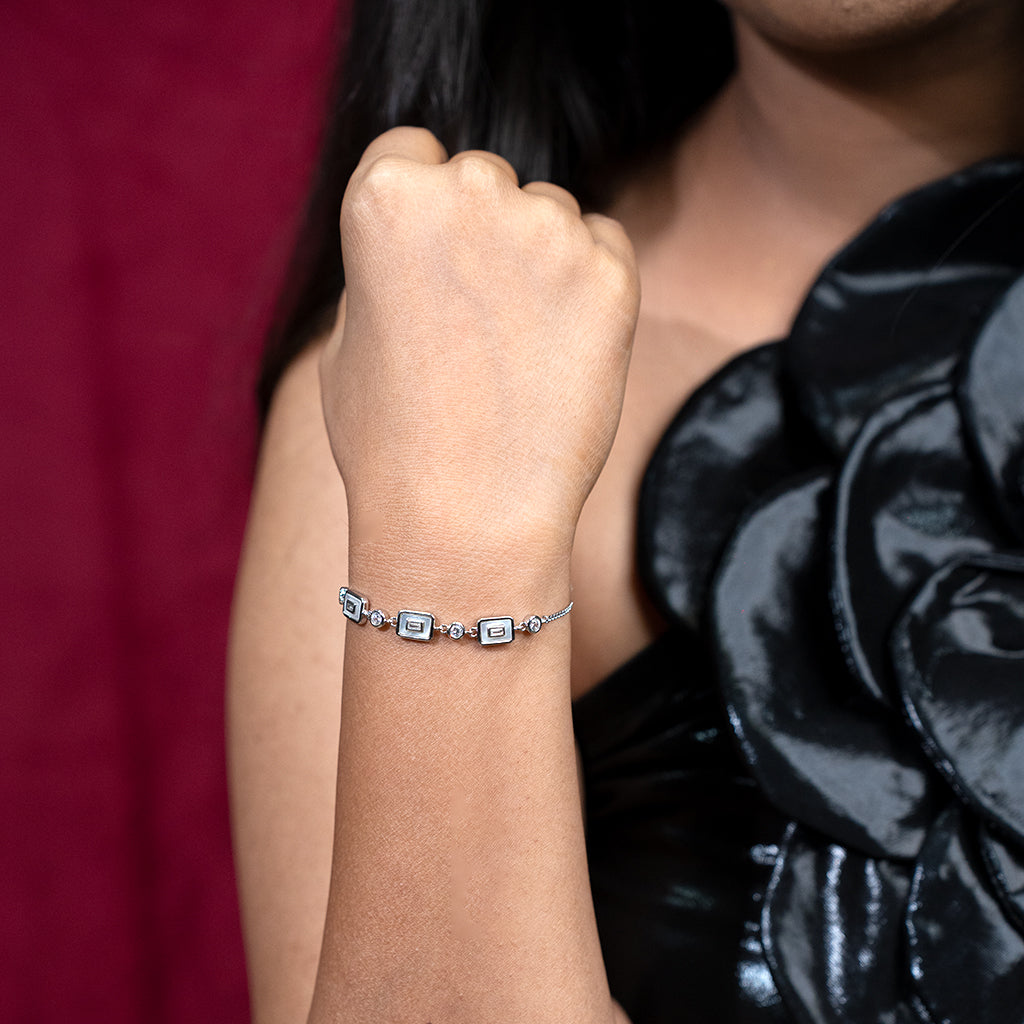 Silver Chain Bracelet with Mother of Pearl & Sparkling Diamonds
