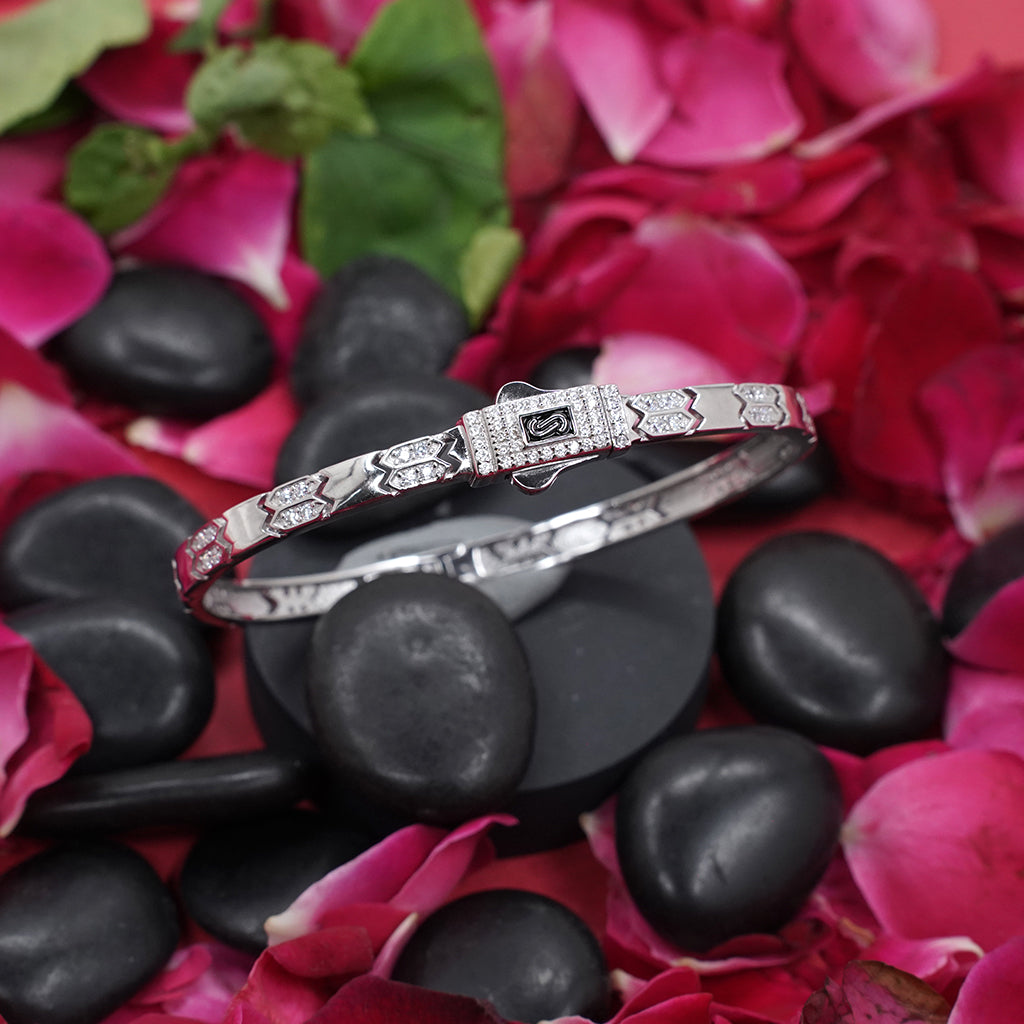 Silver Bracelet Encrusted With Dazzling Diamonds