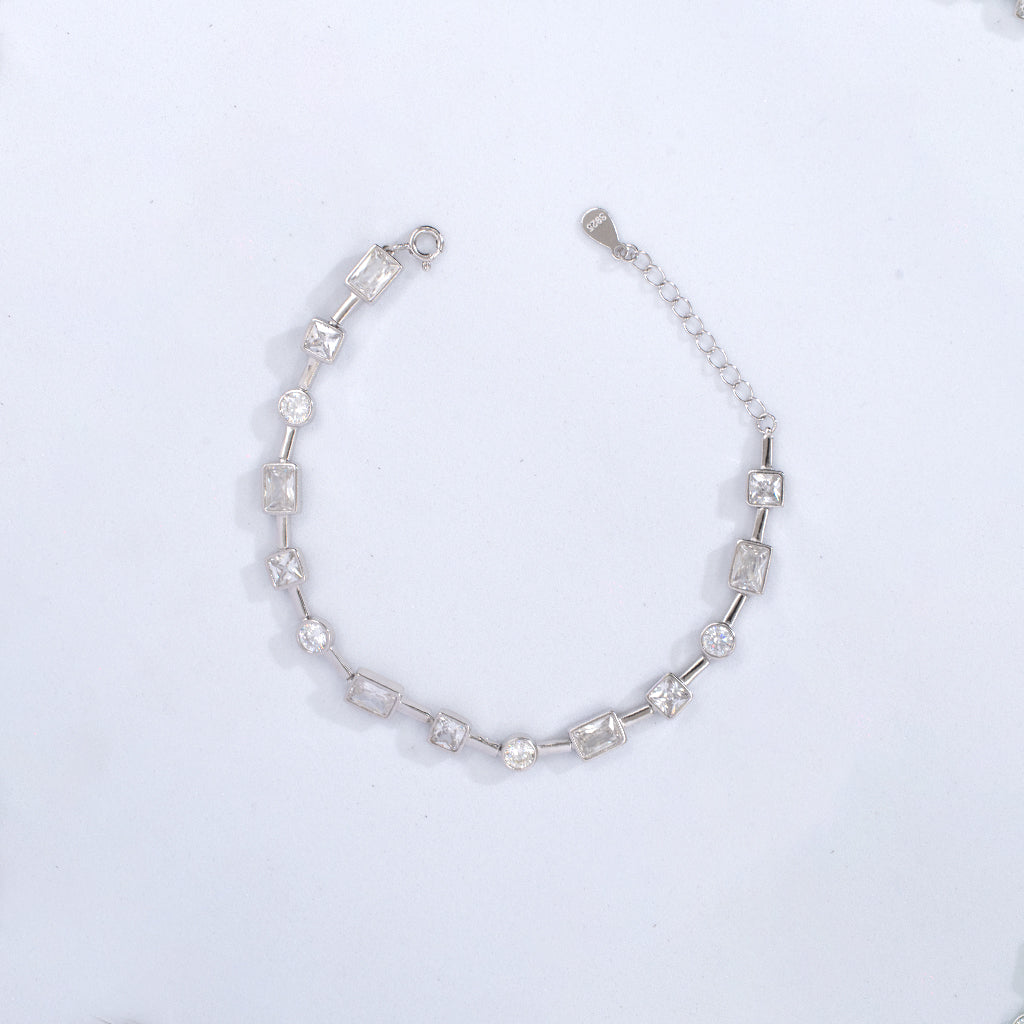 Sleek Rectangular Designed Silver Bracelet Adorned With Round Diamonds