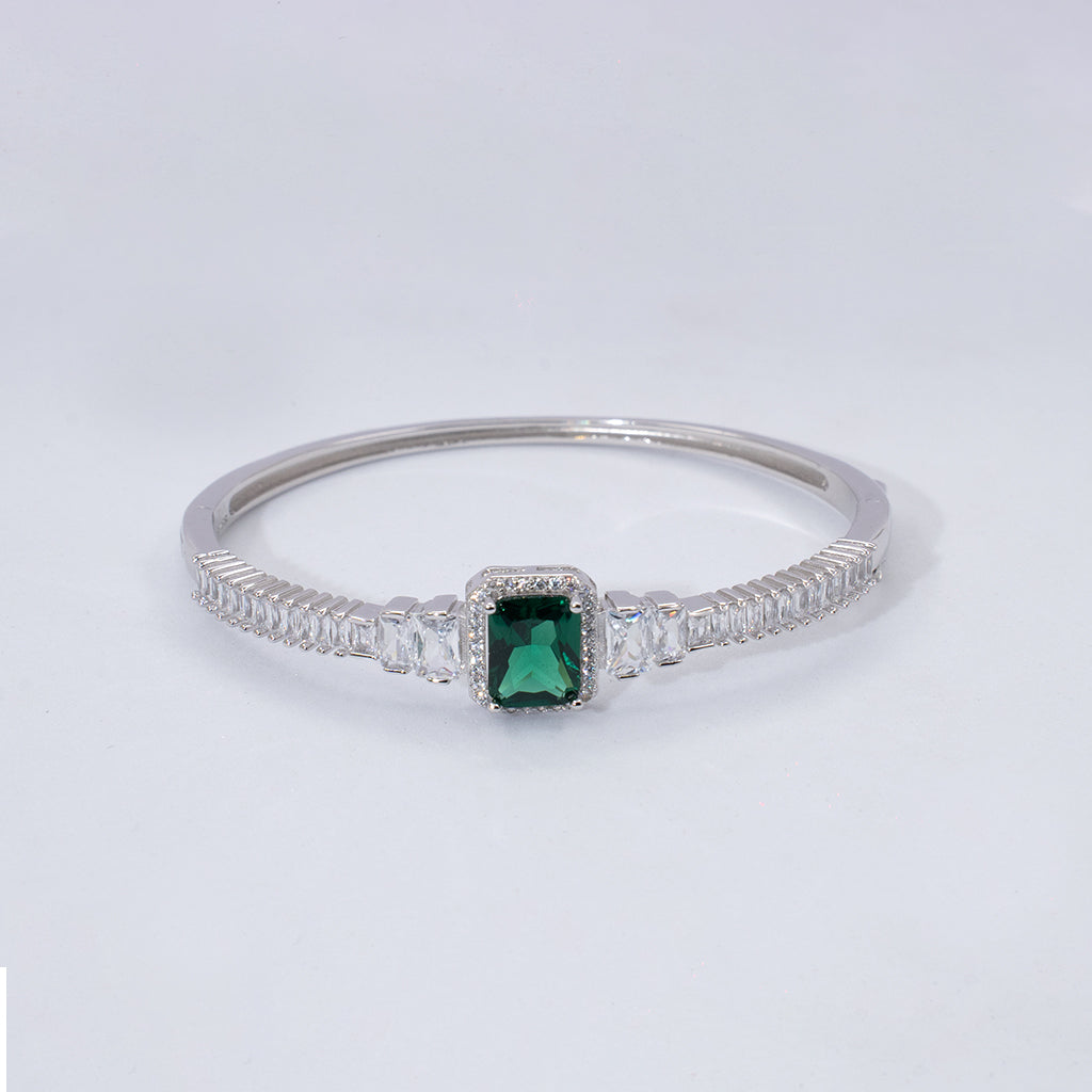 Silver Bracelet featuring Elegance of Emerald Stones