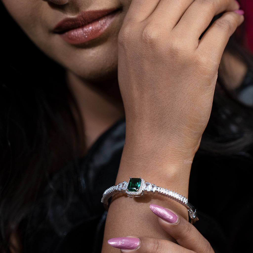 Silver Bracelet featuring Elegance of Emerald Stones