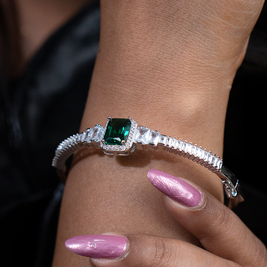 Silver Bracelet featuring Elegance of Emerald Stones