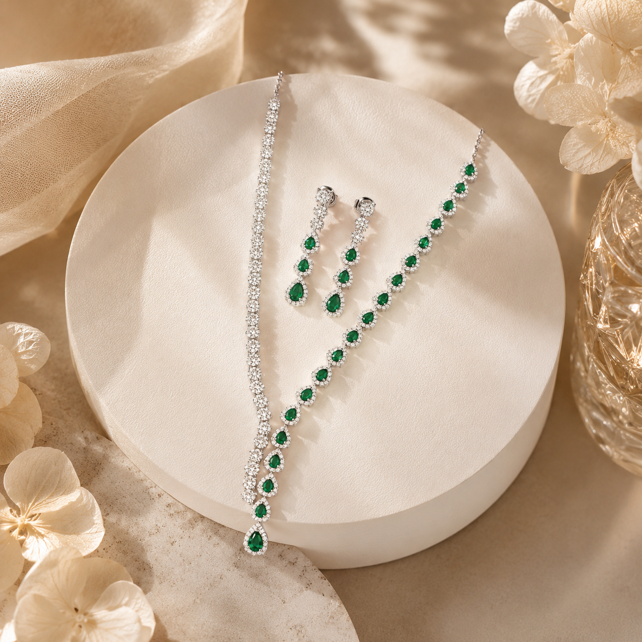 Emerald Gleam Necklace