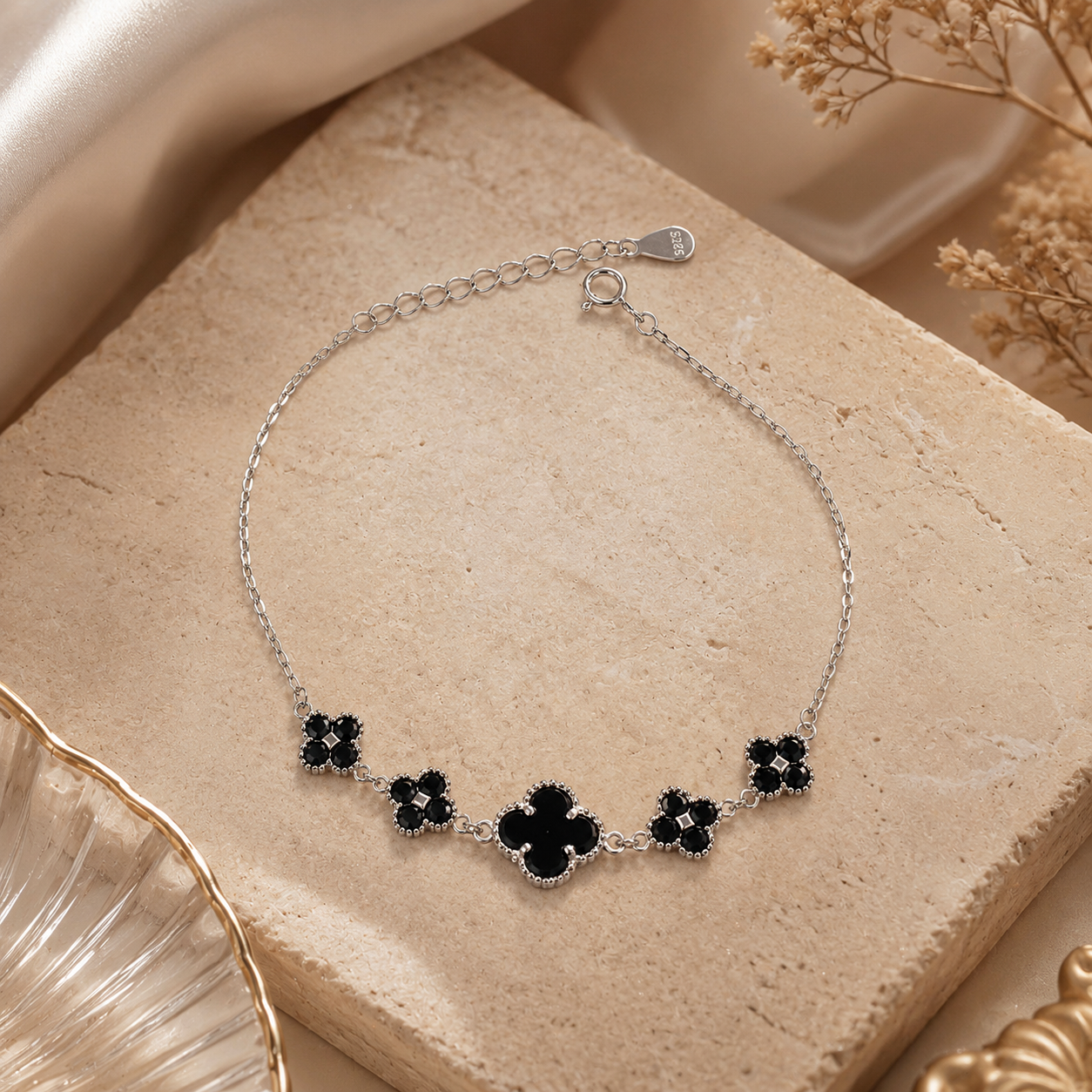 Noir Clover Bracelet