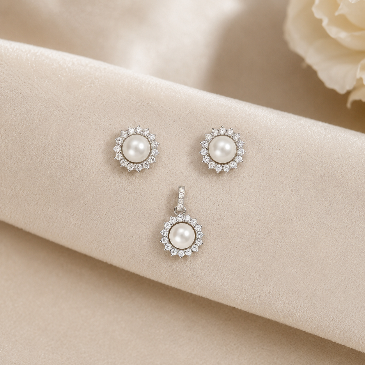 Pearl Glow Pendant Set
