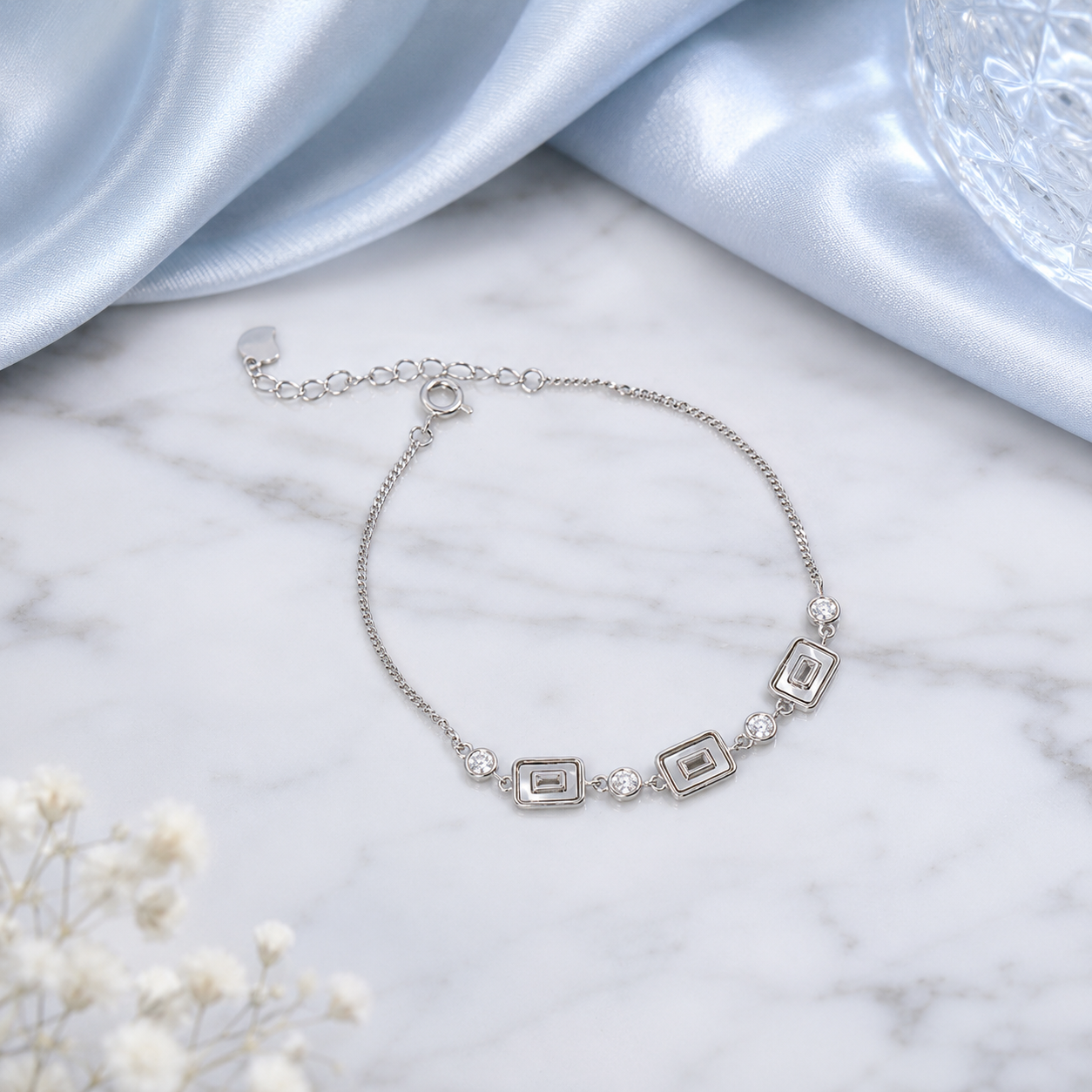 Silver Chain Bracelet with Mother of Pearl & Sparkling Diamonds