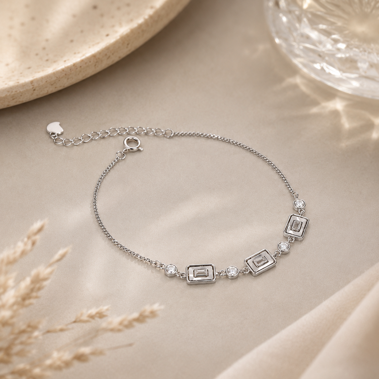 Silver Chain Bracelet with Mother of Pearl & Sparkling Diamonds