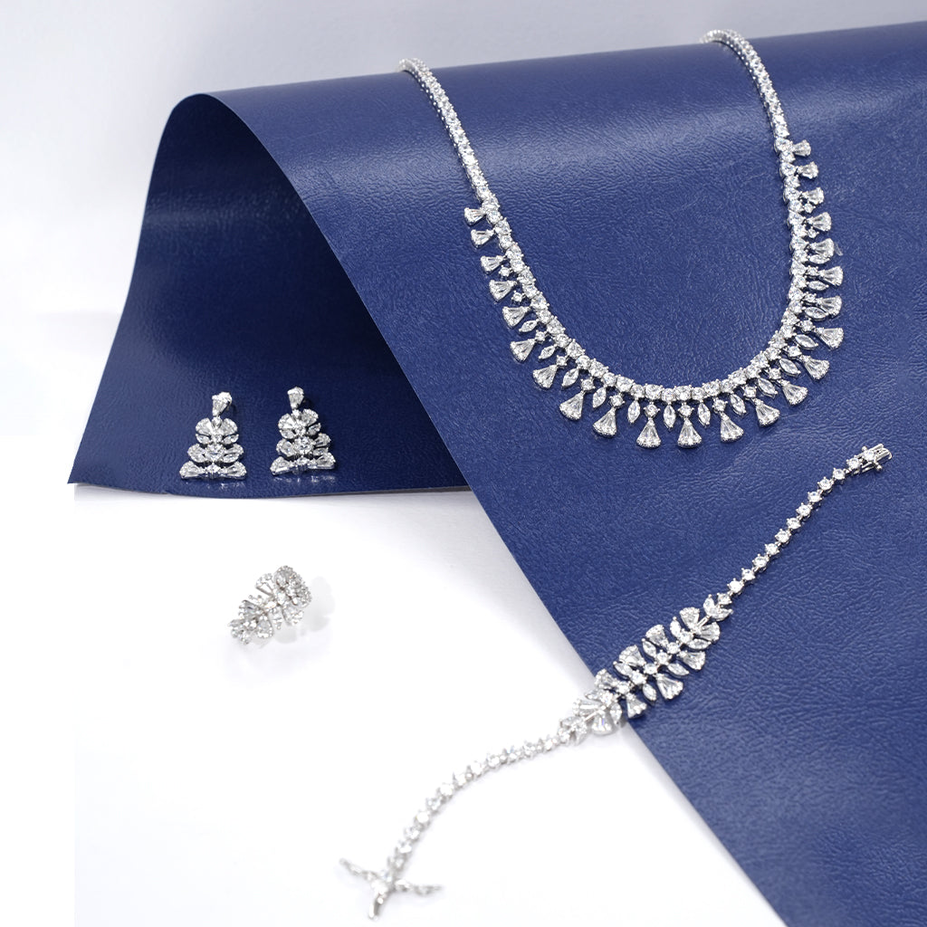 Stunning Diamonds Necklace Set