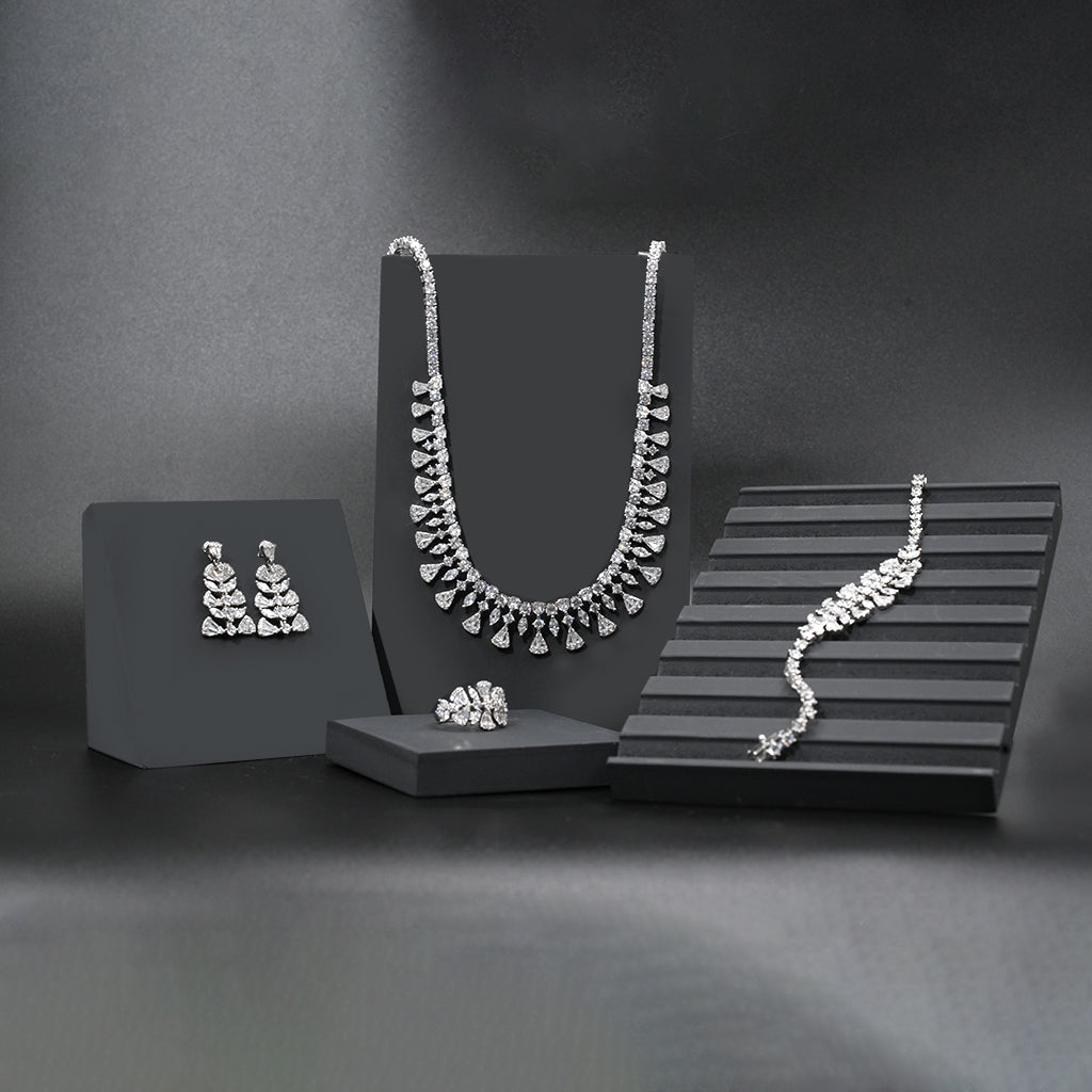 Stunning Diamonds Necklace Set