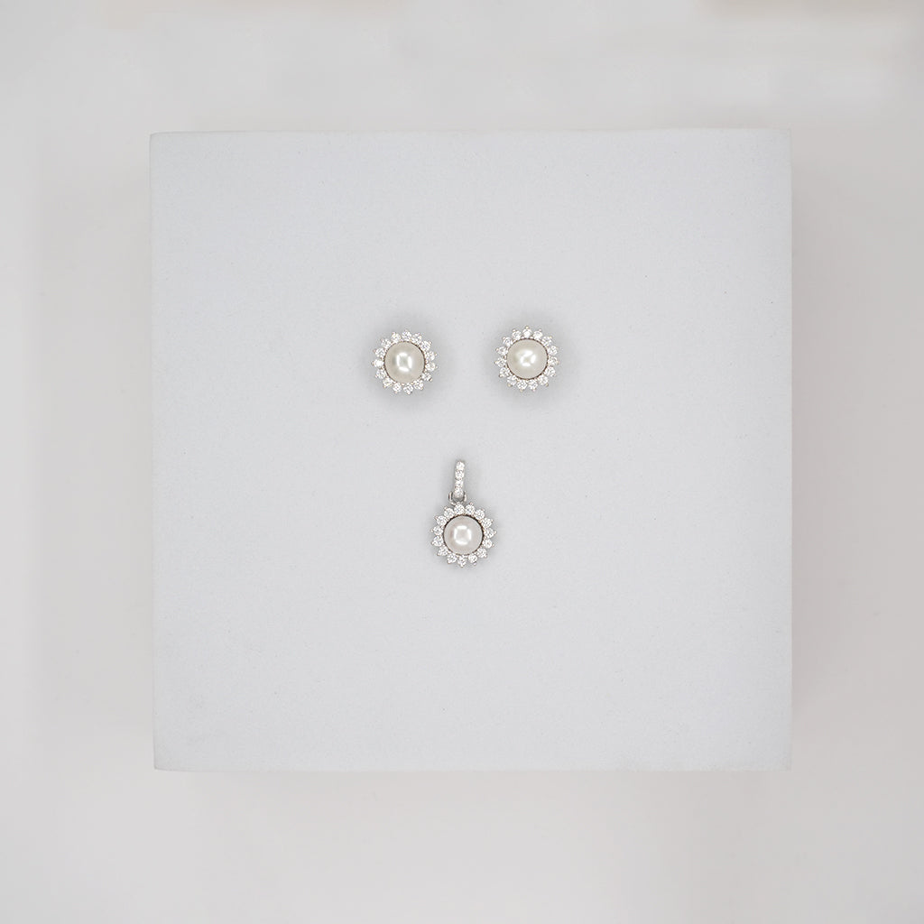 Silver Pendant Set with Soft Glow Pearl