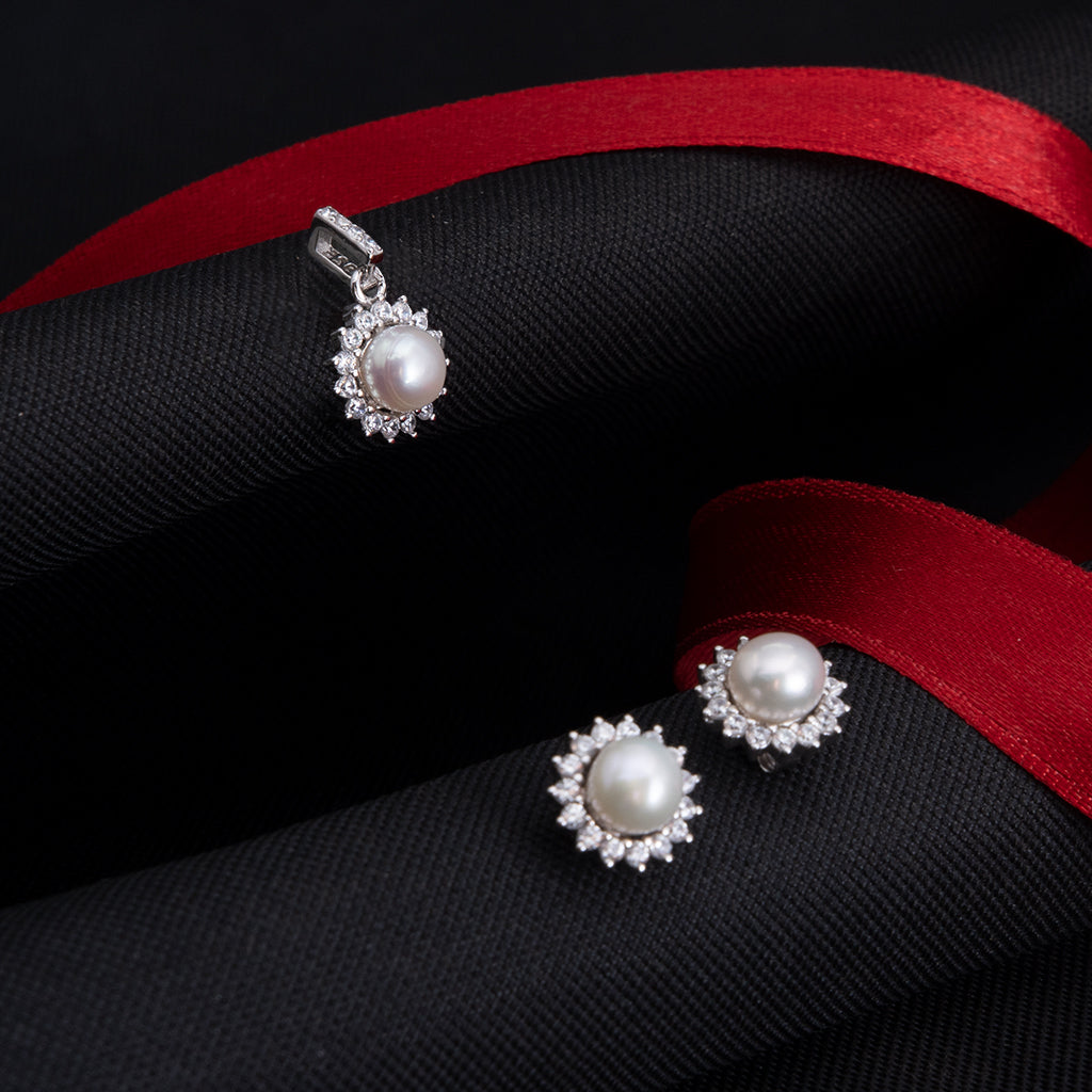 Silver Pendant Set with Soft Glow Pearl