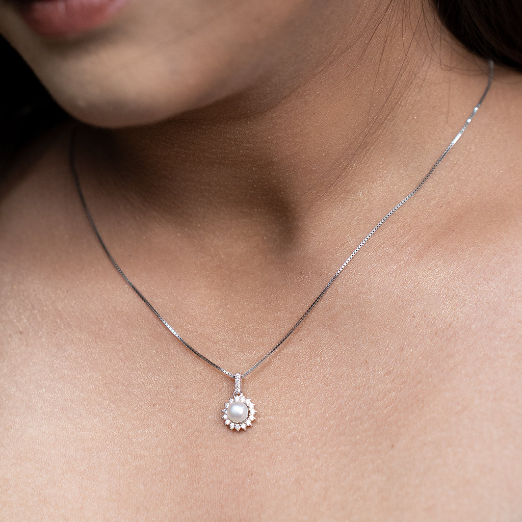Silver Pendant Set with Soft Glow Pearl