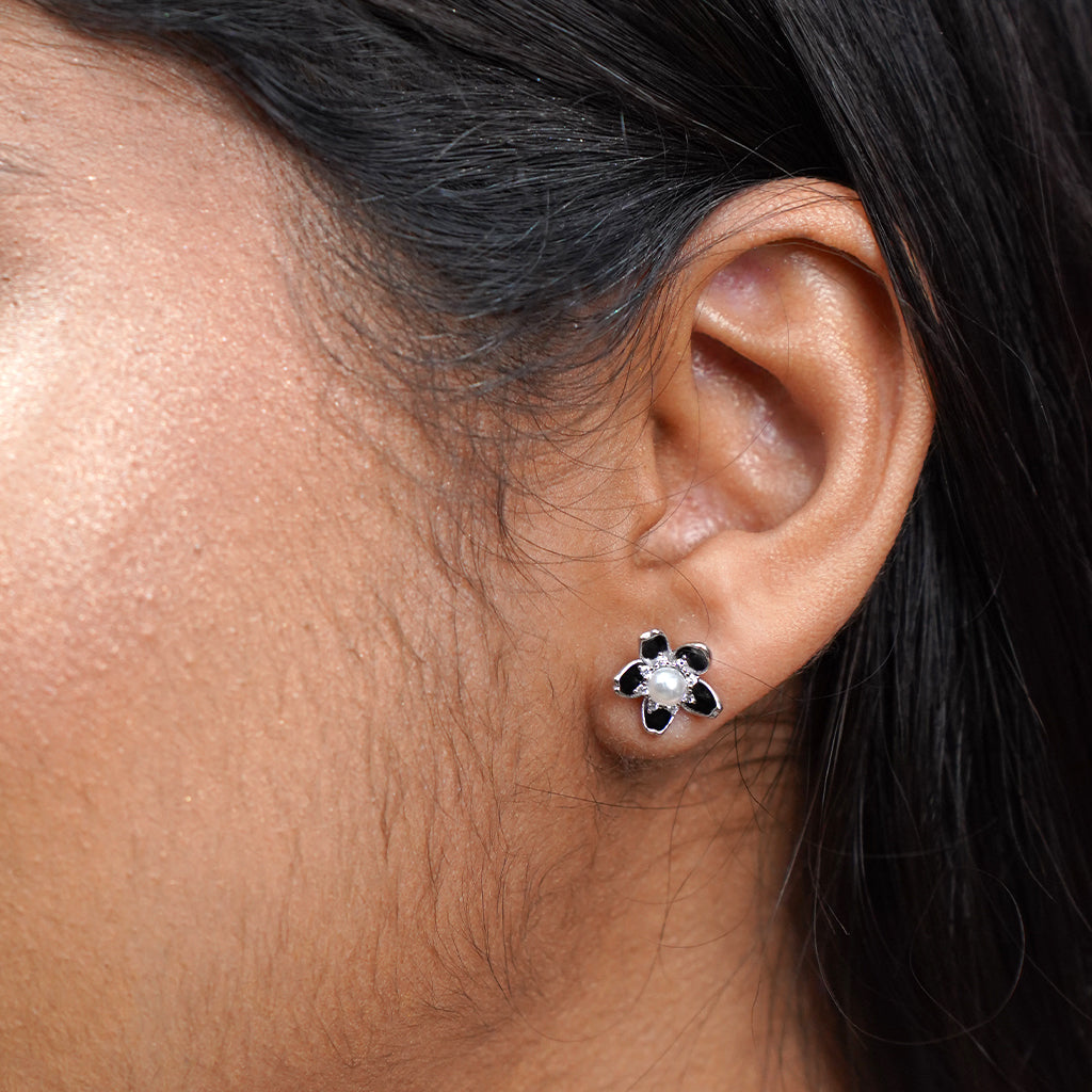 Silver Flower Designed Pendant Set with Black Stones