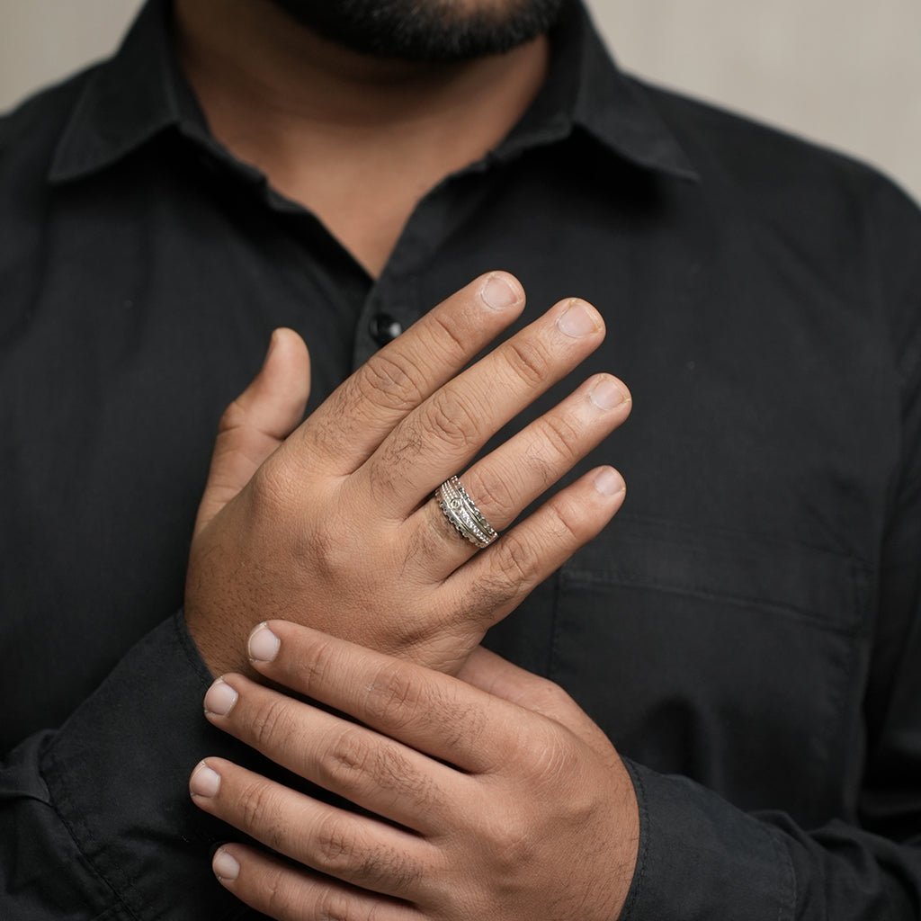 Silver Ring featuring Artistic Details & Small Diamond